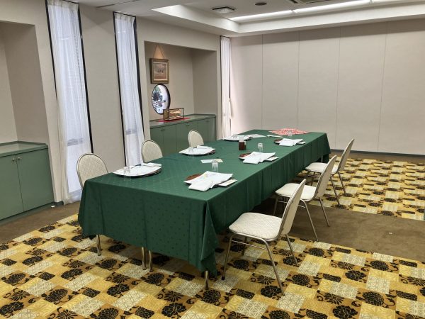 ＜お顔合わせ会食＞<br>夫婦の神様を祀る神社で、新しい家族の絆を結ぶ。